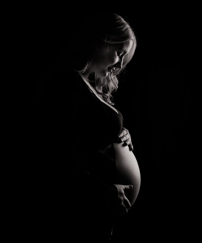 Home Striking monochrome image capturing the beauty and elegance of pregnancy.